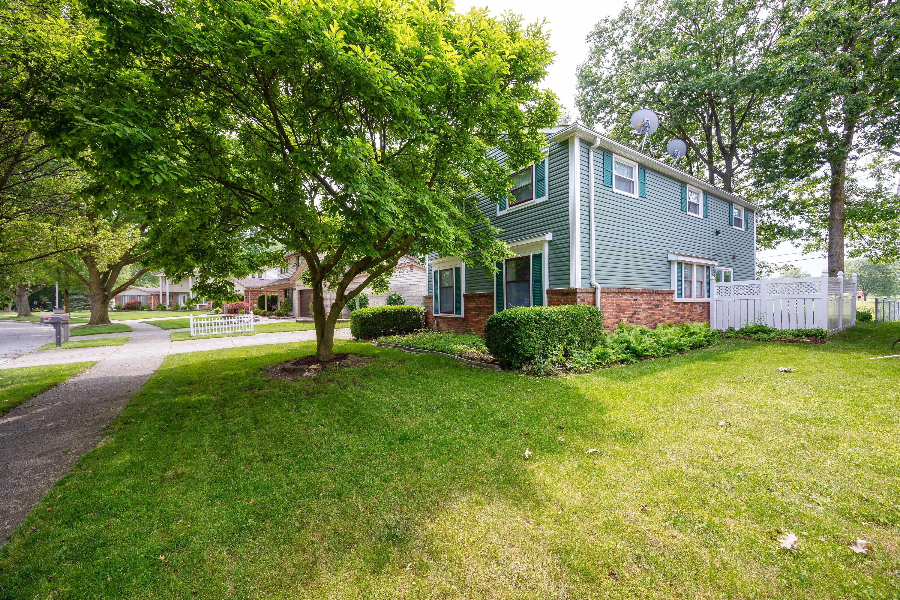 20404 Coachwood Road Riverview, MI 48193 - Photo 6 of 68 005_35