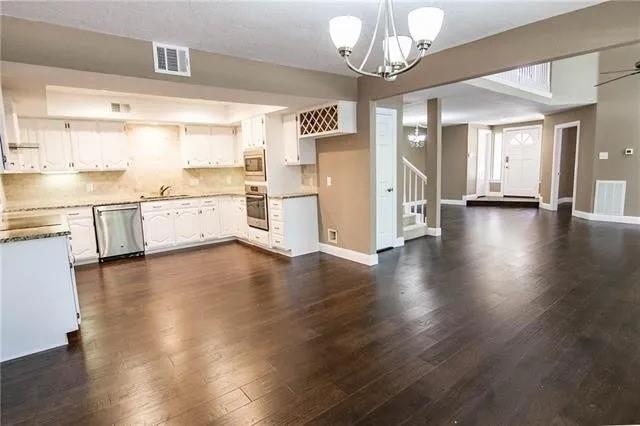 9401 Blue Jay Way Irving, TX 75063 - Photo 8 of 35