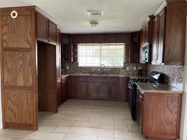 $219,000 | 927 Greatwood Drive, Houston, TX 77013