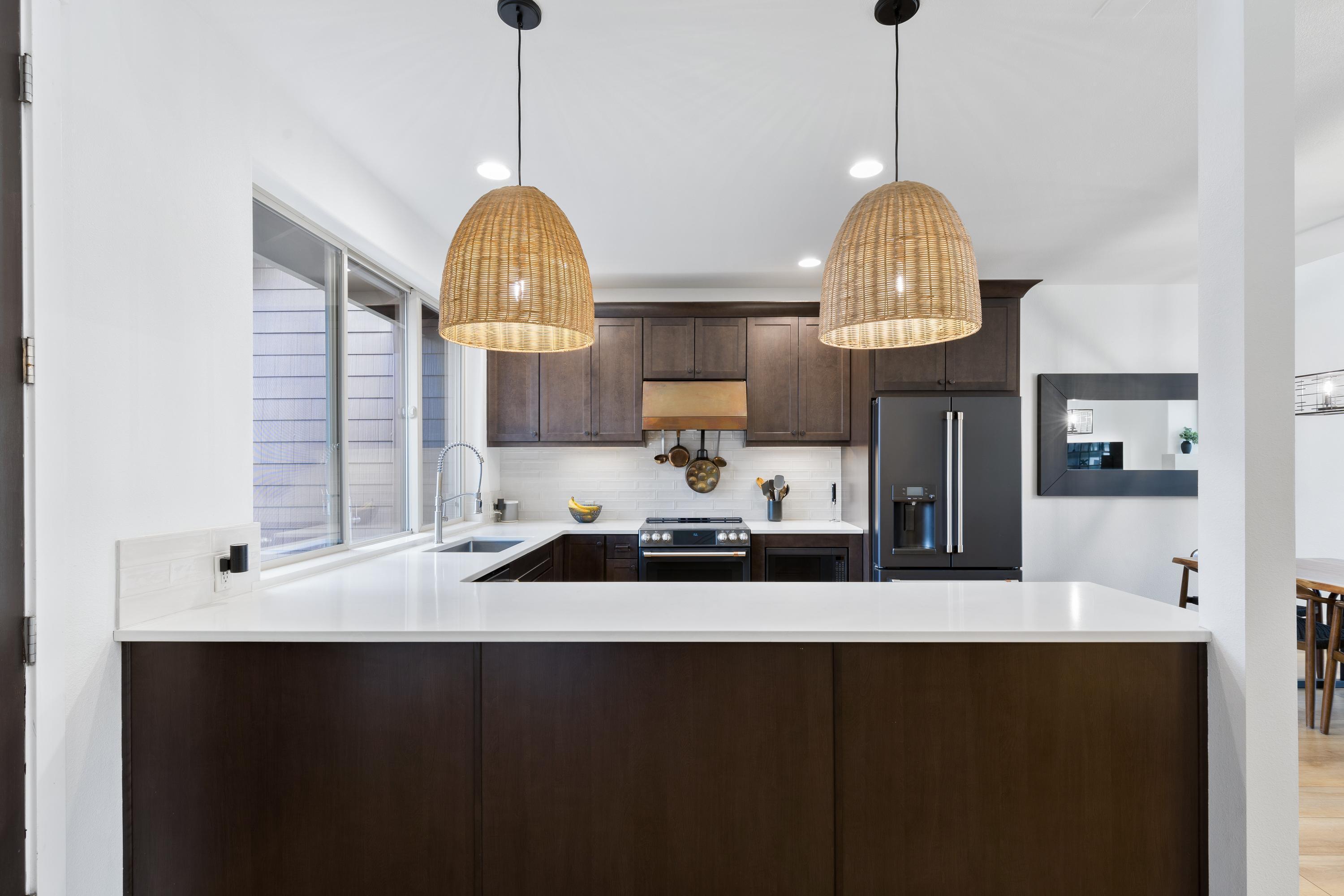 1281 Highland View Loop Redmond, OR 97756 - Photo 5 of 42 Open kitchen, perfect for entertaining and welcoming guests.