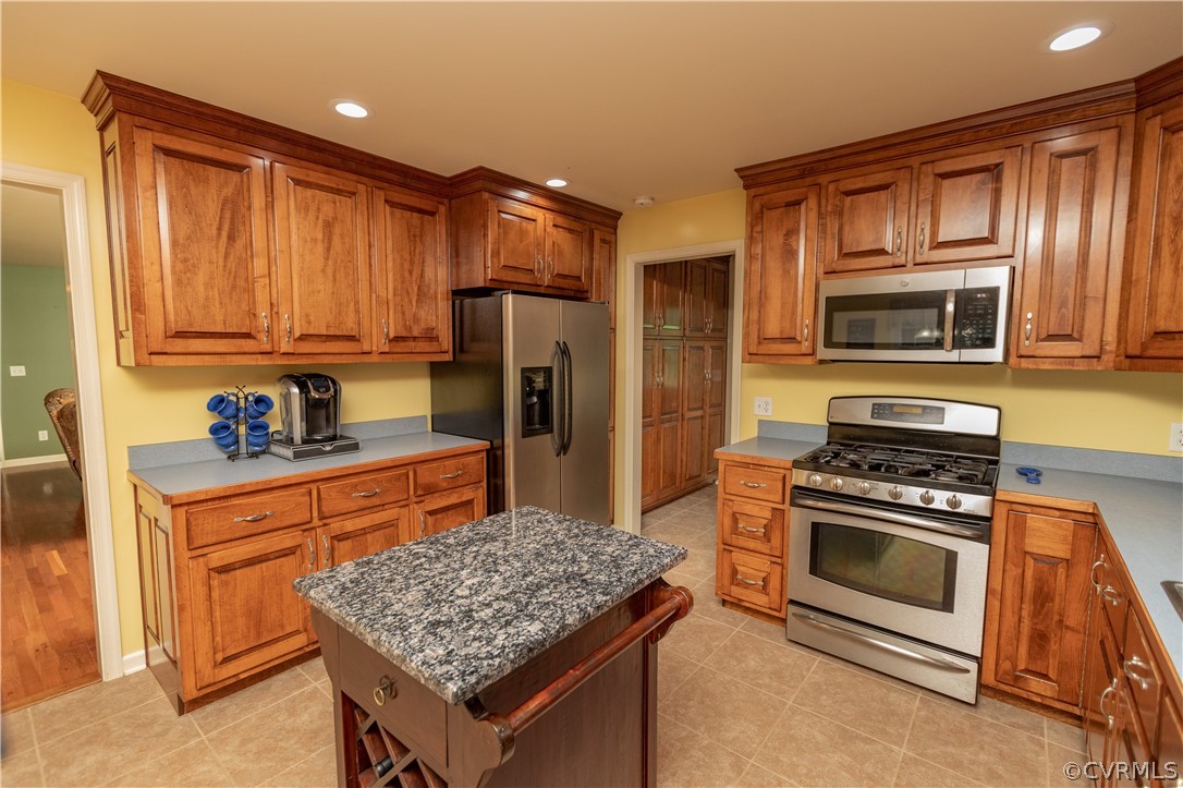 1286 Fletcher Chapel Road Kenbridge, VA 23944 - Photo 15 of 48 a kitchen with stainless steel appliances granite countertop a stove refrigerator and microwave
