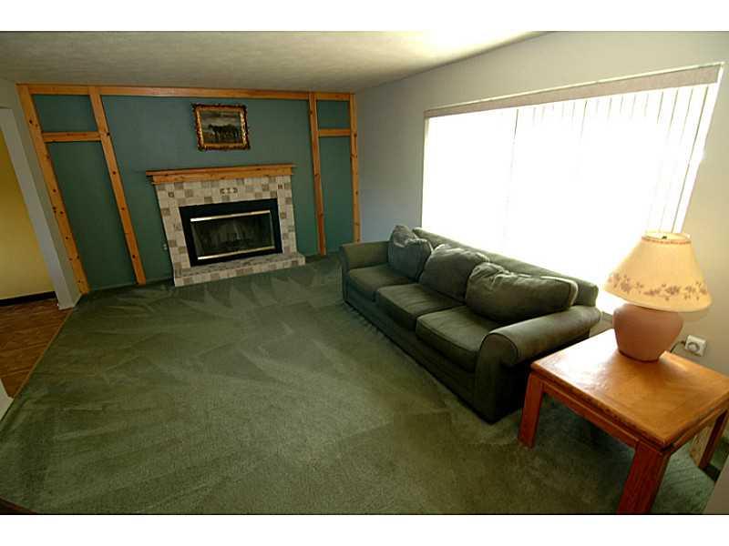 105 Phillips Lane McKees Rocks, PA 15136 - Photo 2 of 22 Living Room.