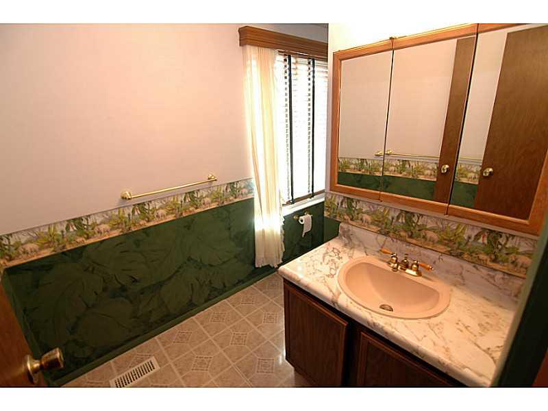105 Phillips Lane McKees Rocks, PA 15136 - Photo 13 of 22 Full Bath.