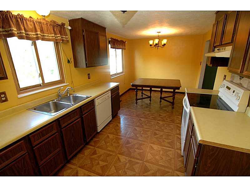 105 Phillips Lane McKees Rocks, PA 15136 - Photo 4 of 22 Kitchen.