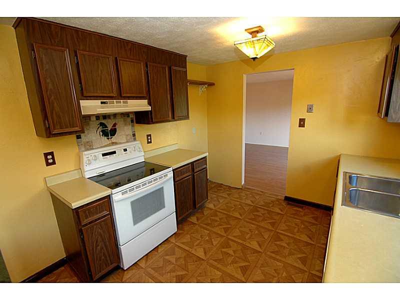 105 Phillips Lane McKees Rocks, PA 15136 - Photo 5 of 22 Kitchen.
