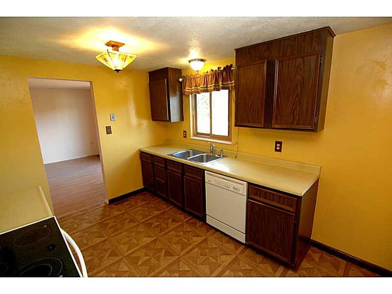 105 Phillips Lane McKees Rocks, PA 15136 - Photo 6 of 22 Kitchen.