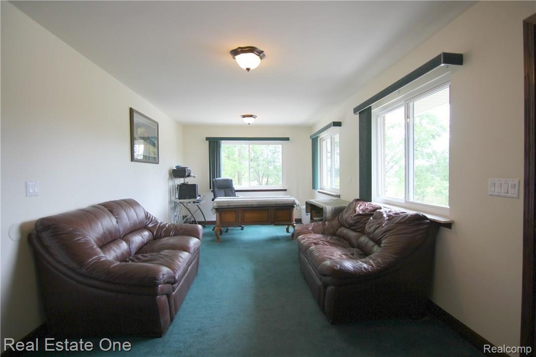 3450 Saddle Ridge Highland, MI 48357 - Photo 16 of 40 Saddle Ridge Living Room.jpg