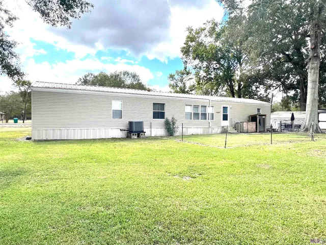 $1,400 | 11710 Parkland Drive, Port Allen, LA 70767