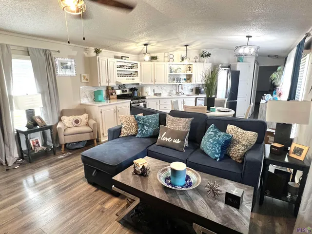 $1,400 | 11710 Parkland Drive, Port Allen, LA 70767