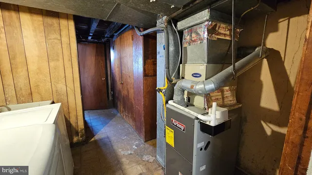 a view of living room washer and dryer