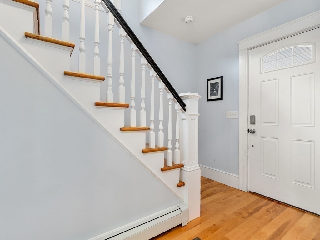 39 Narragansett Avenue Worcester, MA 01607 - Photo 11 of 31