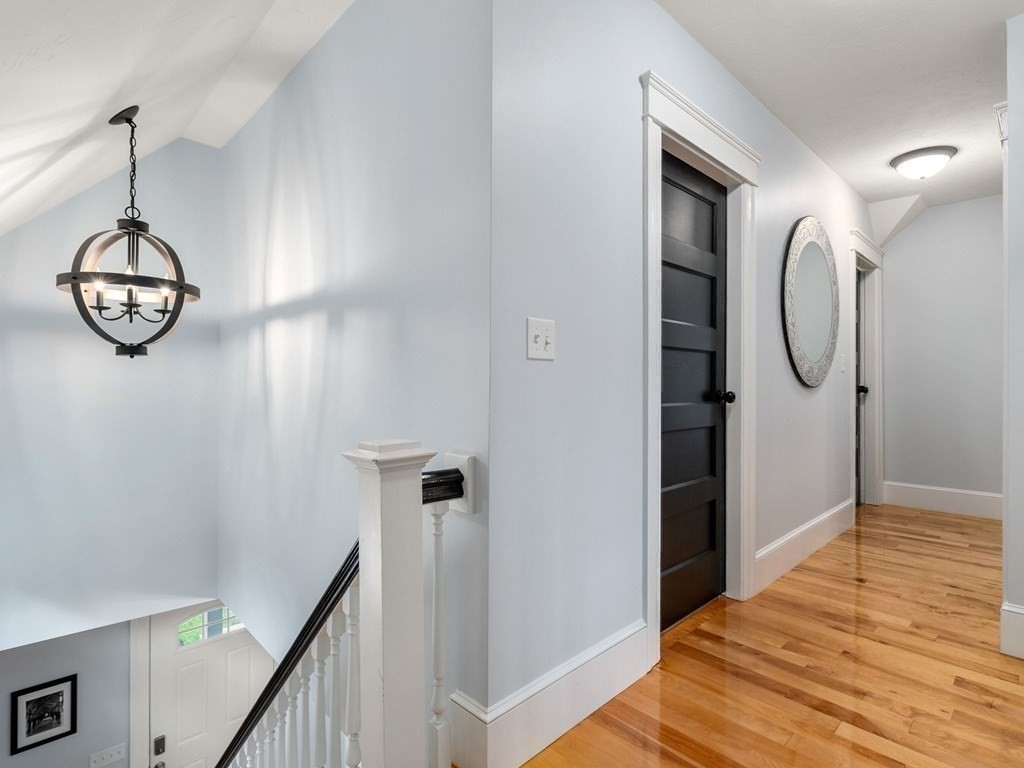 39 Narragansett Avenue Worcester, MA 01607 - Photo 14 of 31