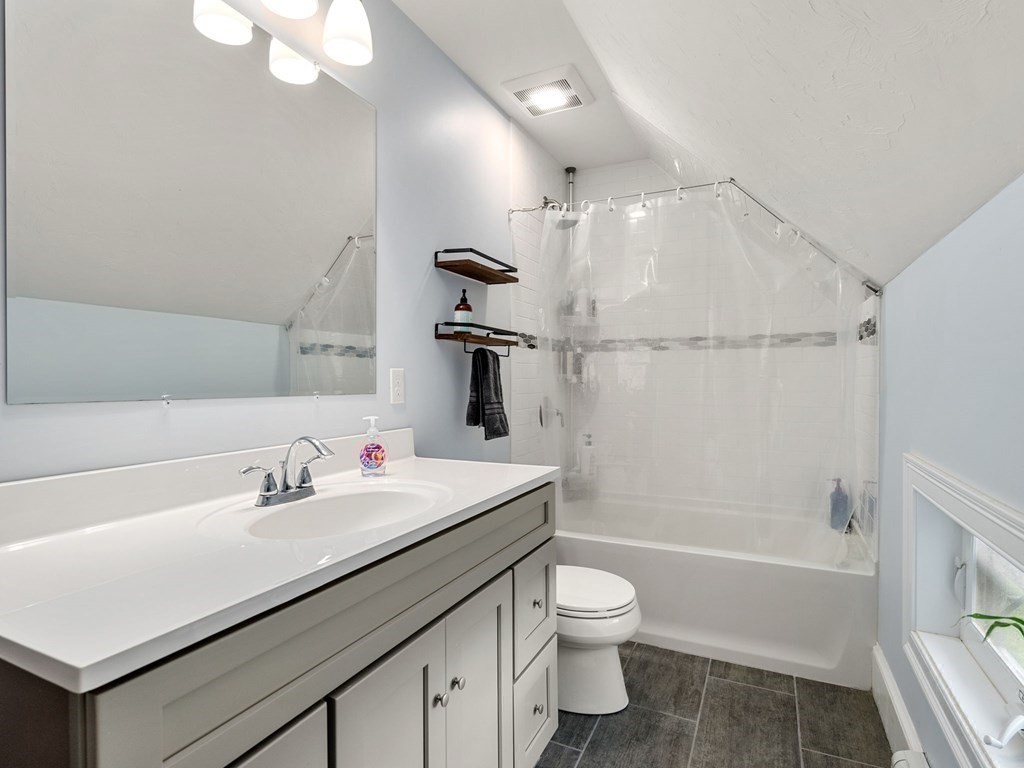 39 Narragansett Avenue Worcester, MA 01607 - Photo 20 of 31