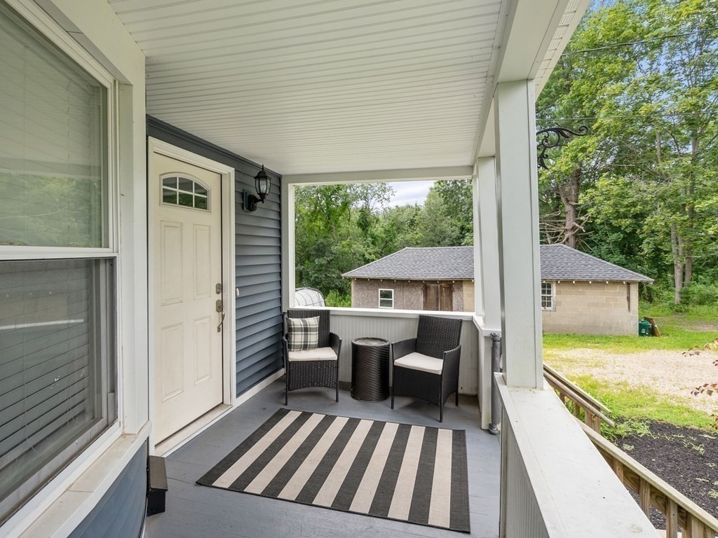 39 Narragansett Avenue Worcester, MA 01607 - Photo 2 of 31