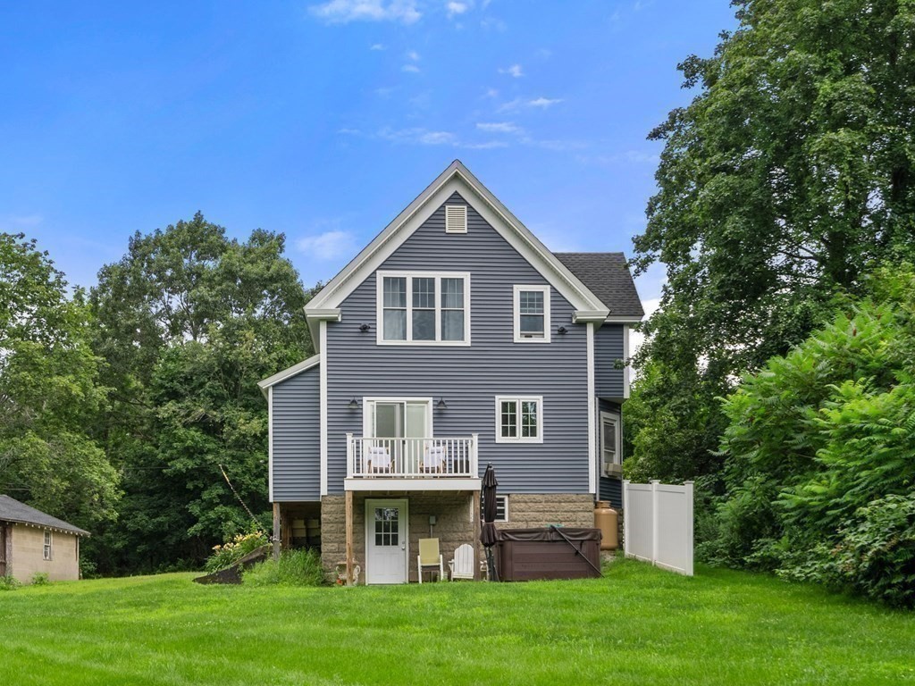 39 Narragansett Avenue Worcester, MA 01607 - Photo 23 of 31