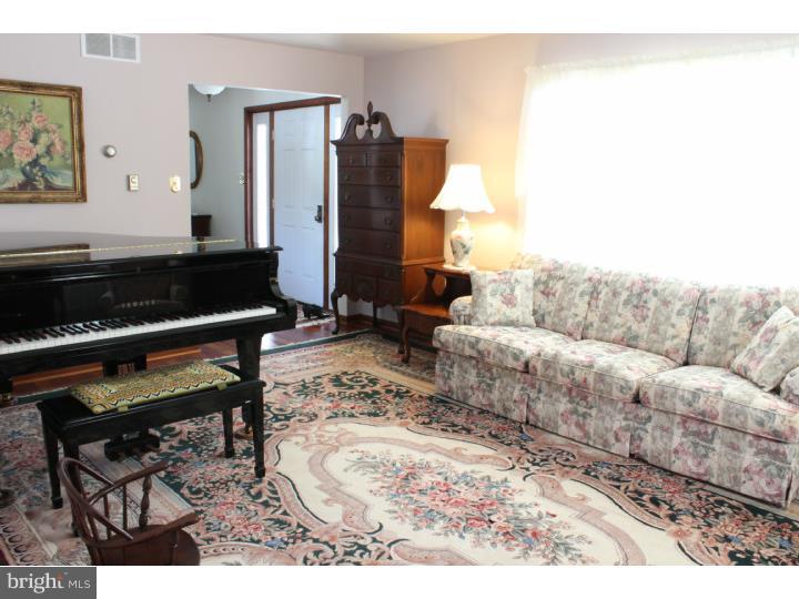 3301 Miller Road Pennsburg, PA 18073 - Photo 12 of 25 Living Room