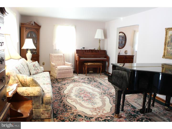 3301 Miller Road Pennsburg, PA 18073 - Photo 13 of 25 Living Room