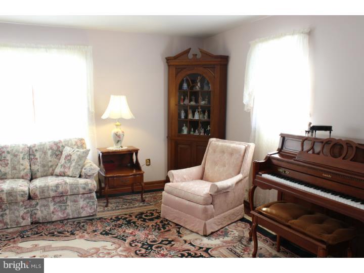 3301 Miller Road Pennsburg, PA 18073 - Photo 14 of 25 Living Room