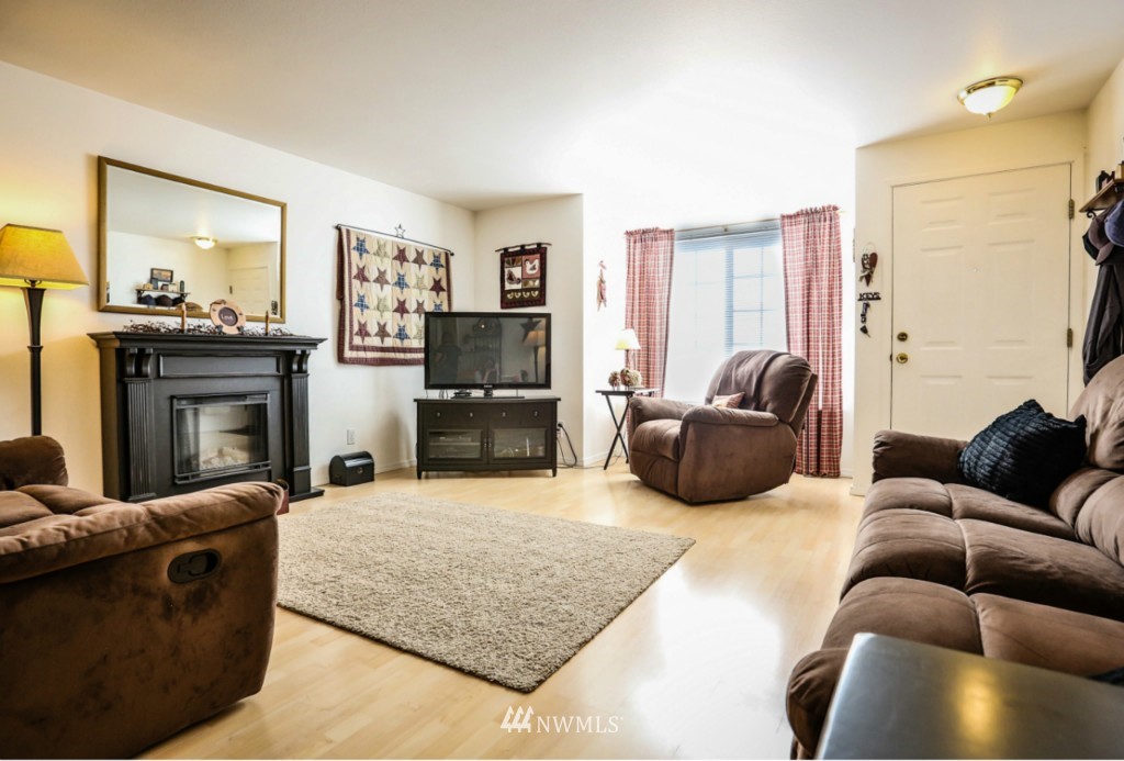 7341 East Collins Road Port Orchard, WA 98366 - Photo 3 of 18 Gallery Image 3