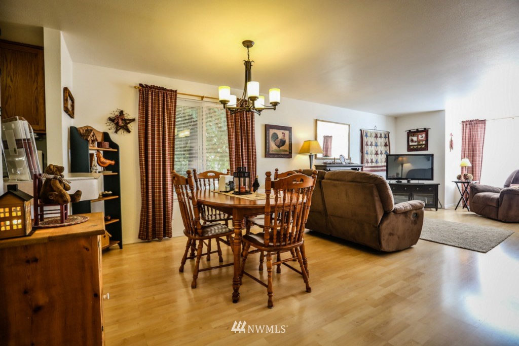 7341 East Collins Road Port Orchard, WA 98366 - Photo 4 of 18 Gallery Image 4