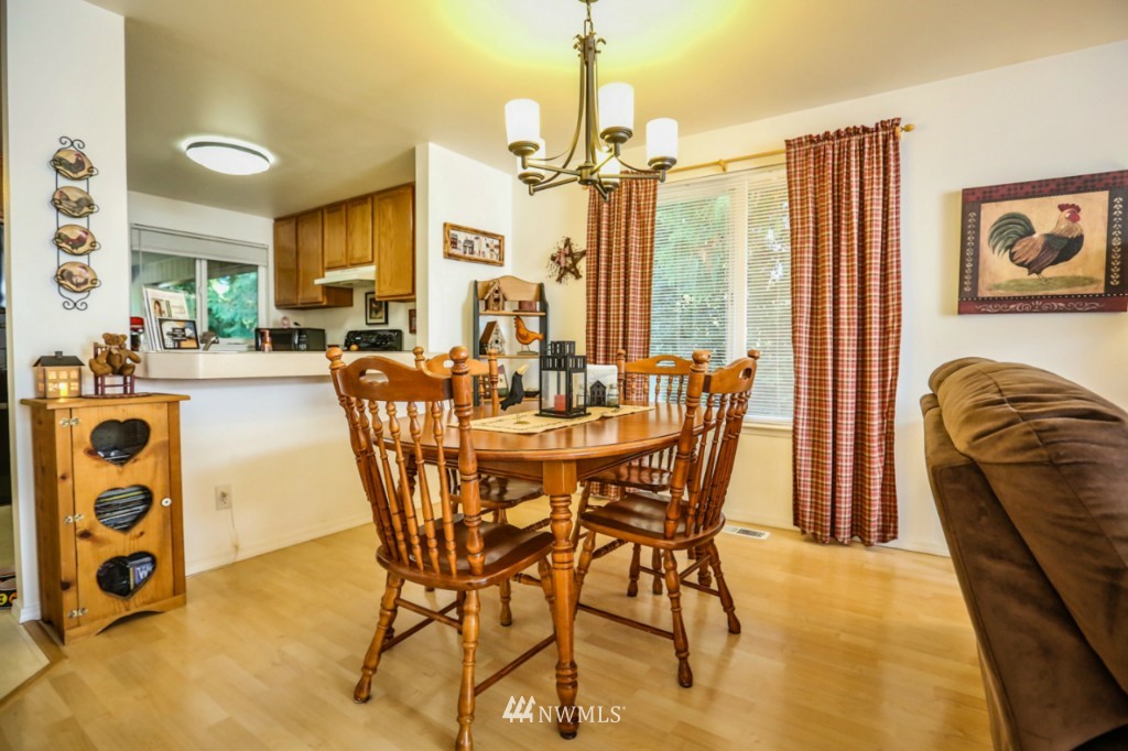 7341 East Collins Road Port Orchard, WA 98366 - Photo 5 of 18 Gallery Image 5