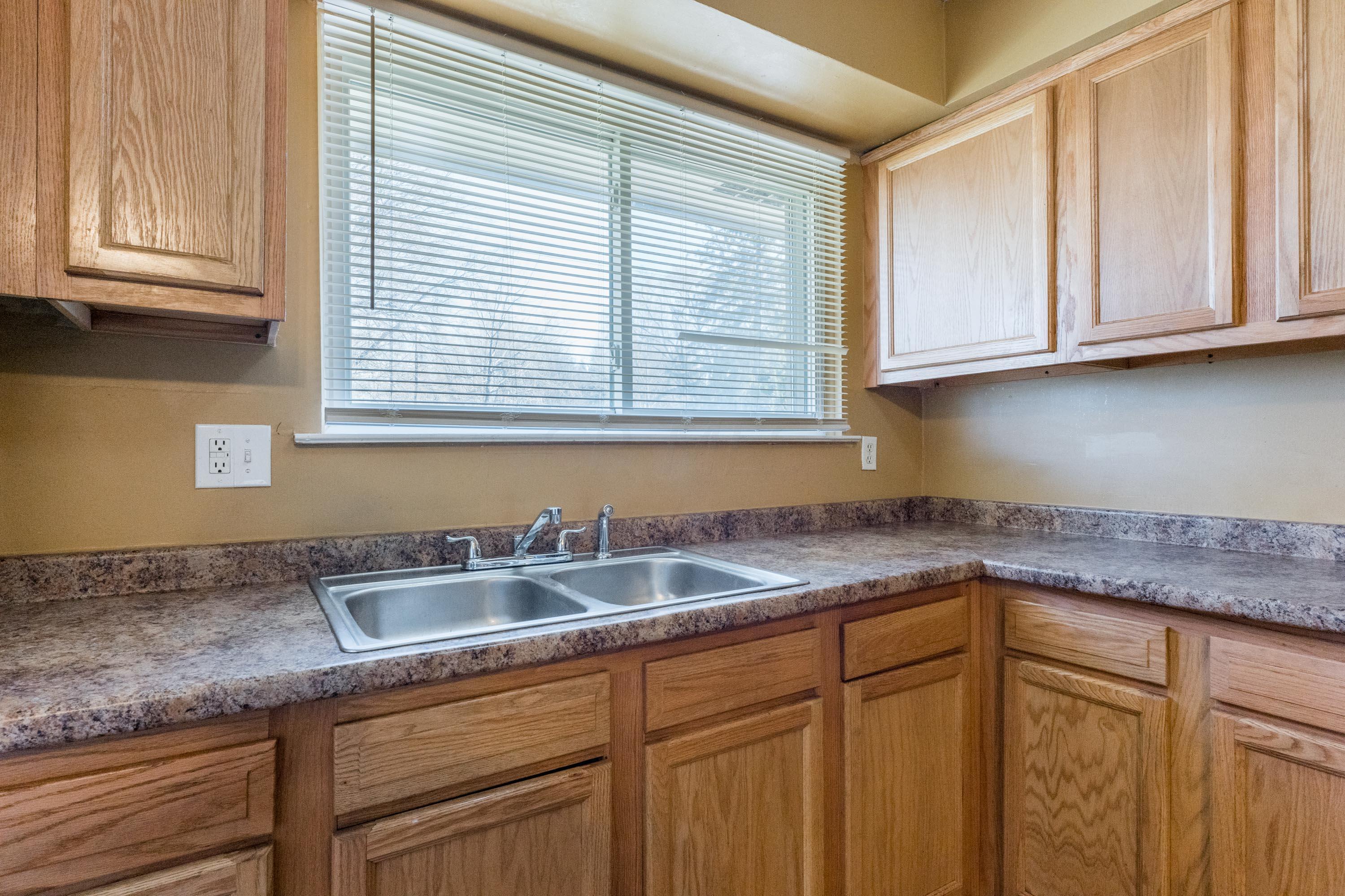 4985 Refugee Road Columbus, OH 43232 - Photo 10 of 74 Kitchen