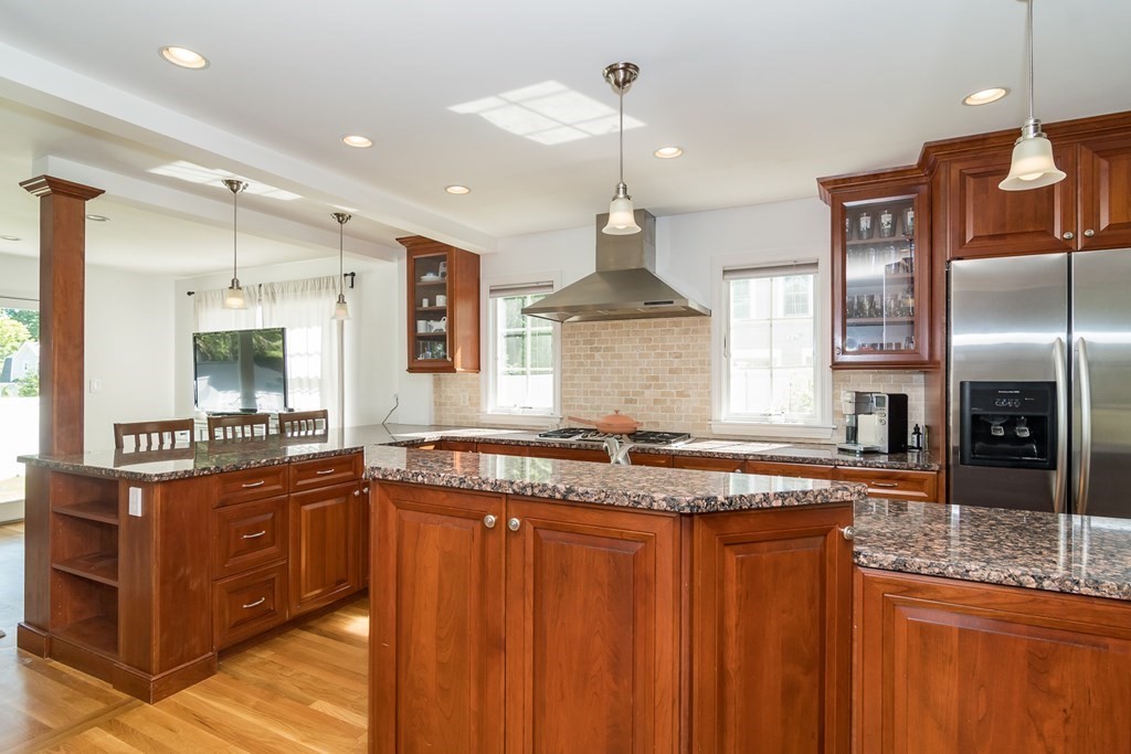 15 River Glen Road Wellesley, MA 02481 - Photo 4 of 22