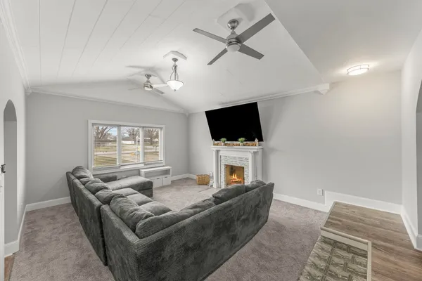 $330,000 | 916 Barber Lane, Joliet, IL 60435
