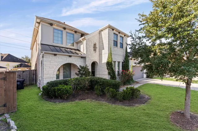 $674,999 | 6126 Garden Lakes Lane, Sugar Land, TX 77479