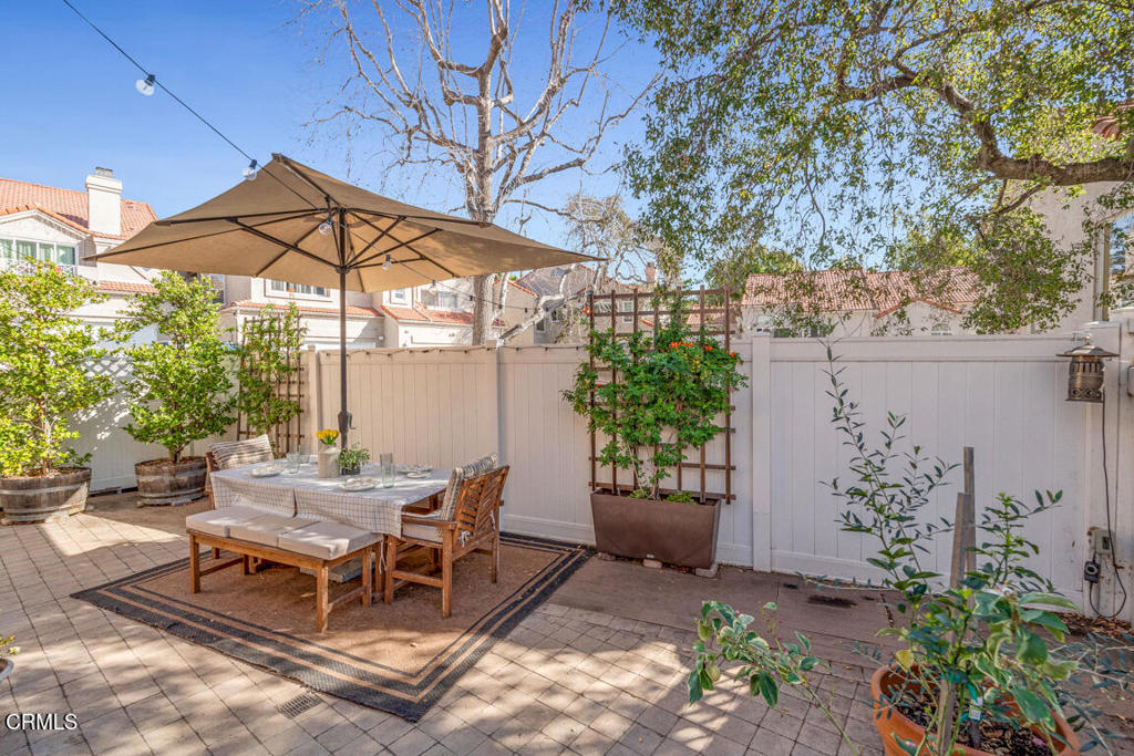6301 Honolulu Avenue, Unit 47 Tujunga, CA 91042 - Photo 31 of 40 a garden view with a seating space