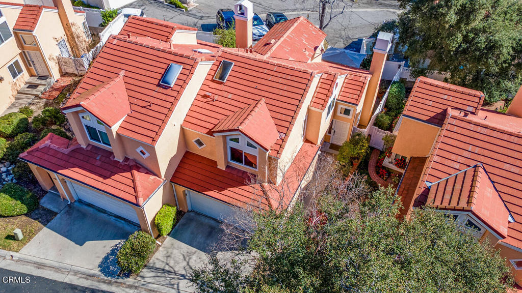 6301 Honolulu Avenue, Unit 47 Tujunga, CA 91042 - Photo 33 of 40 a backyard of a house with seating space