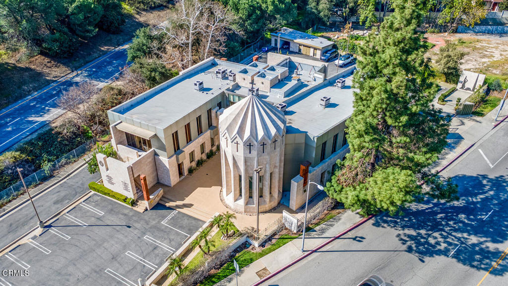6301 Honolulu Avenue, Unit 47 Tujunga, CA 91042 - Photo 35 of 40 a view of yard with an outdoor seating