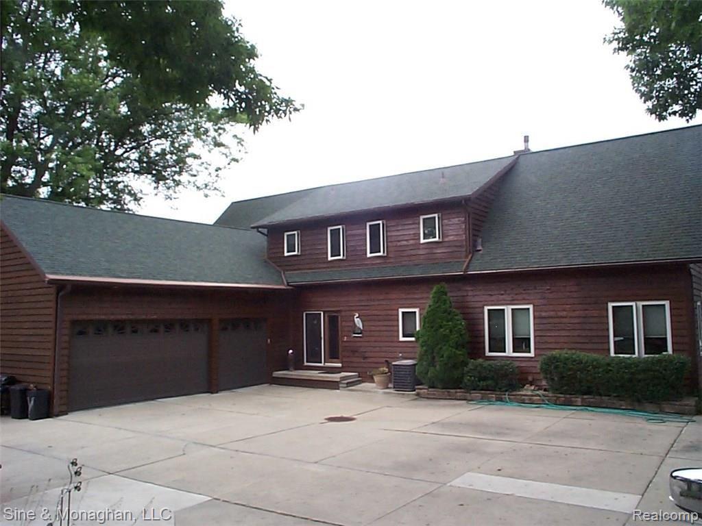 1451 River Road St. Clair, MI 48079 - Photo 12 of 70 12 BACK OF HOME 1451 RIVER RD.JPG