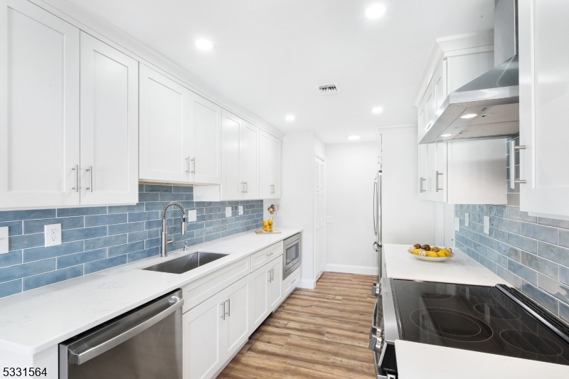 187 Newport Road Monroe Township, NJ 08831 - Photo 10 of 26