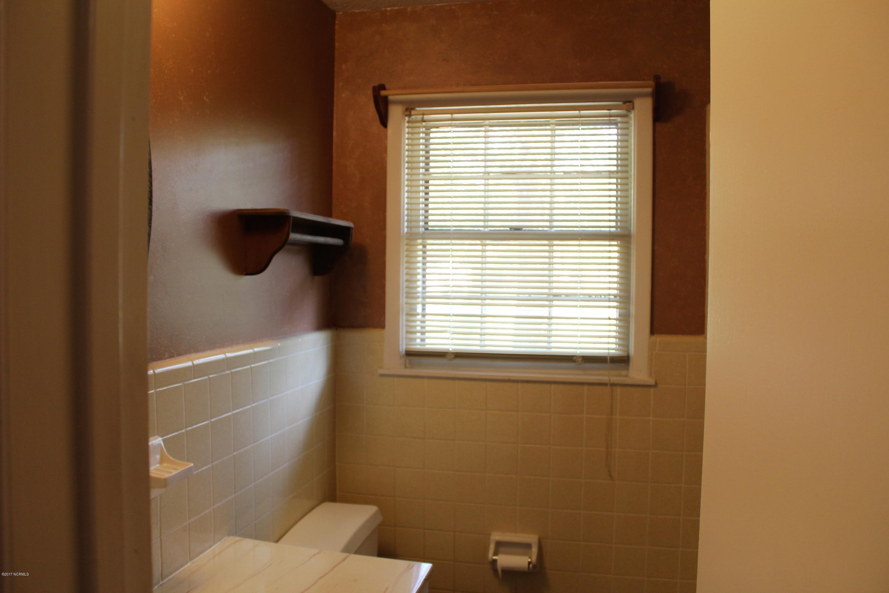 441 Sherwood Road Lumberton, NC 28358 - Photo 25 of 34 Hall Bath