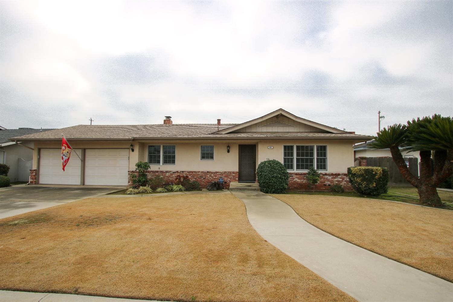 657 West Carpenter Avenue Reedley, CA 93654 - Photo 3 of 58 3