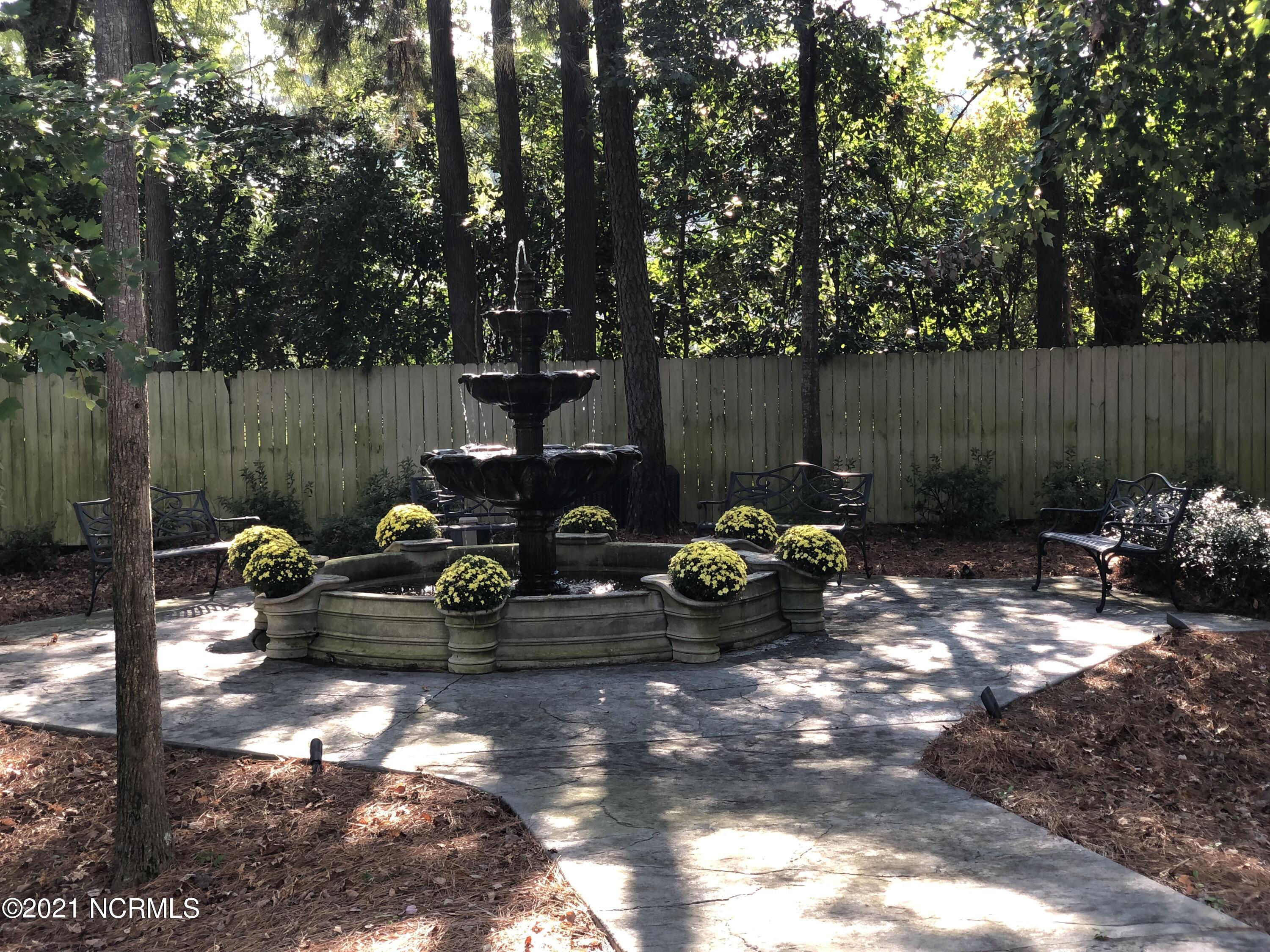 112 Village Circle Clinton, NC 28328 - Photo 6 of 11 Fountain