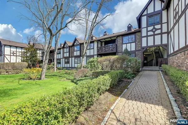 $489,000 | 1712 Faulkner Court, Mahwah, NJ 07430