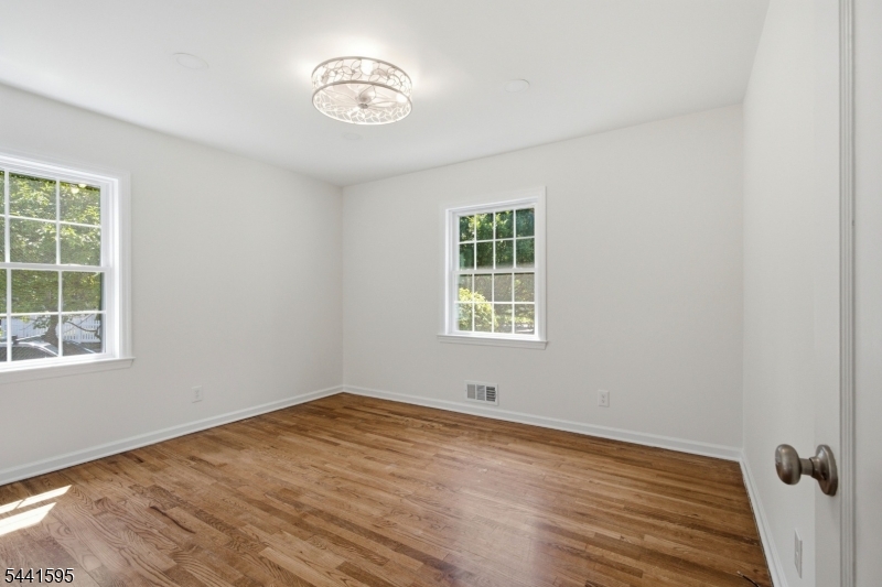 52 Hamilton Street Madison, NJ 07940 - Photo 14 of 34