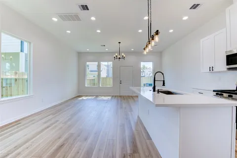 $335,000 | 6809 Paris Street, Houston, TX 77021