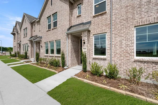 $379,000 | 5712 Lakeview Drive, Watauga, TX 76148