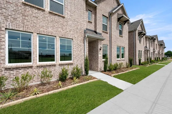 $379,000 | 5712 Lakeview Drive, Watauga, TX 76148