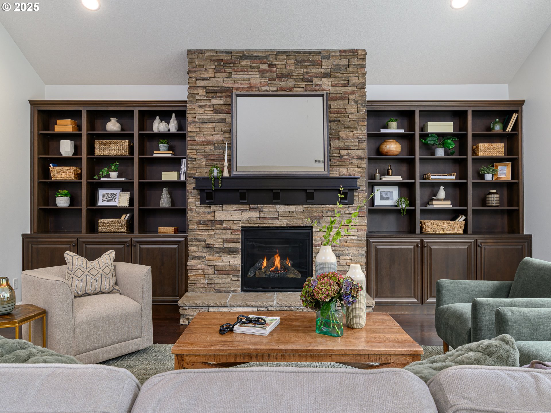 18706 Bryant Road Lake Oswego, OR 97034 - Photo 4 of 38 Living Room
