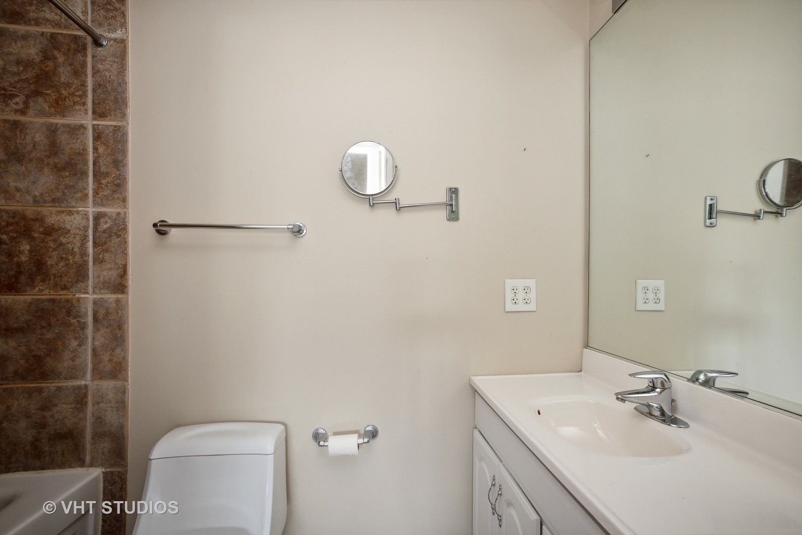 456 Raintree Court, Unit 2D Glen Ellyn, IL 60137 - Photo 8 of 10 a bathroom with a sink a toilet and shower