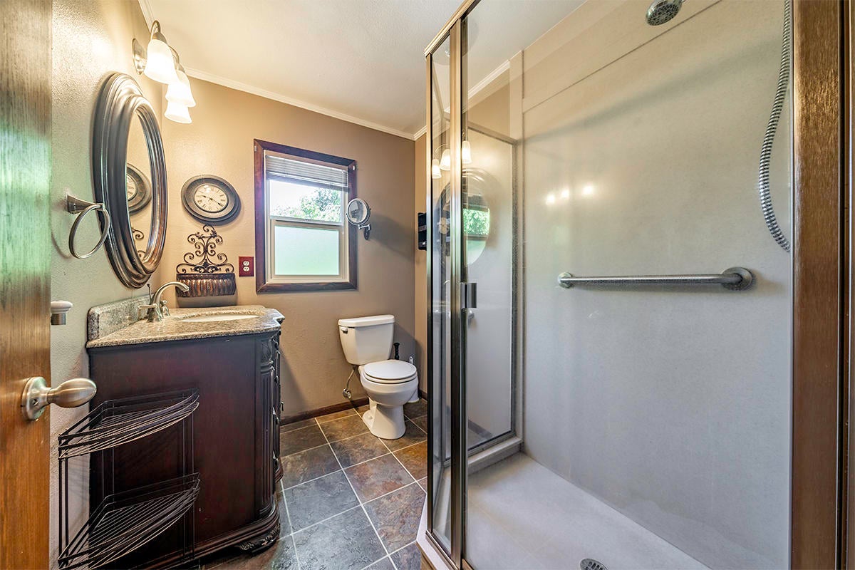 1406 Ridge Way Medford, OR 97504 - Photo 16 of 34 DSC09535