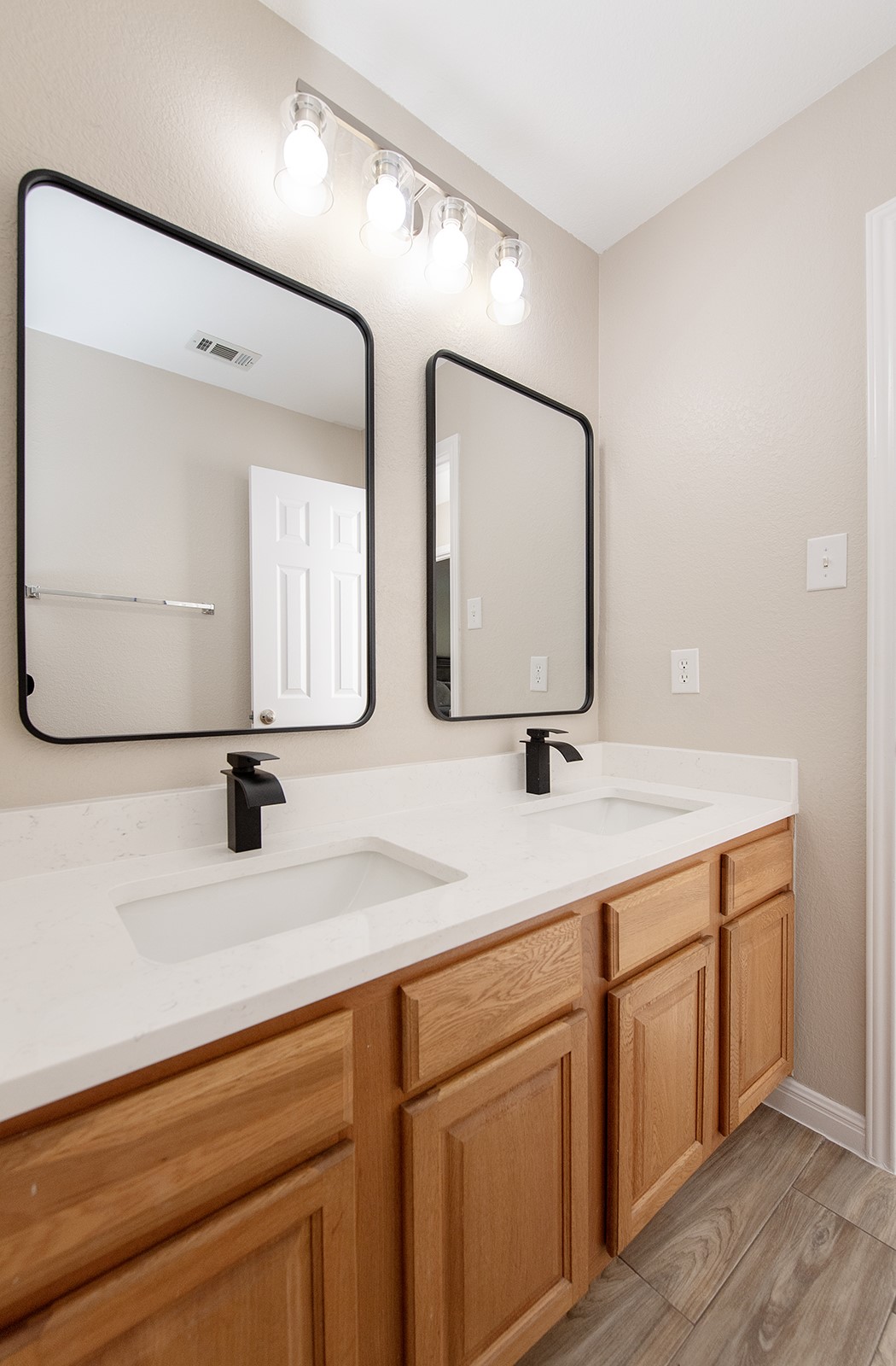 118 Chestnut Court Georgetown, TX 78633 - Photo 20 of 31 a bathroom with double vanity sink and a mirror
