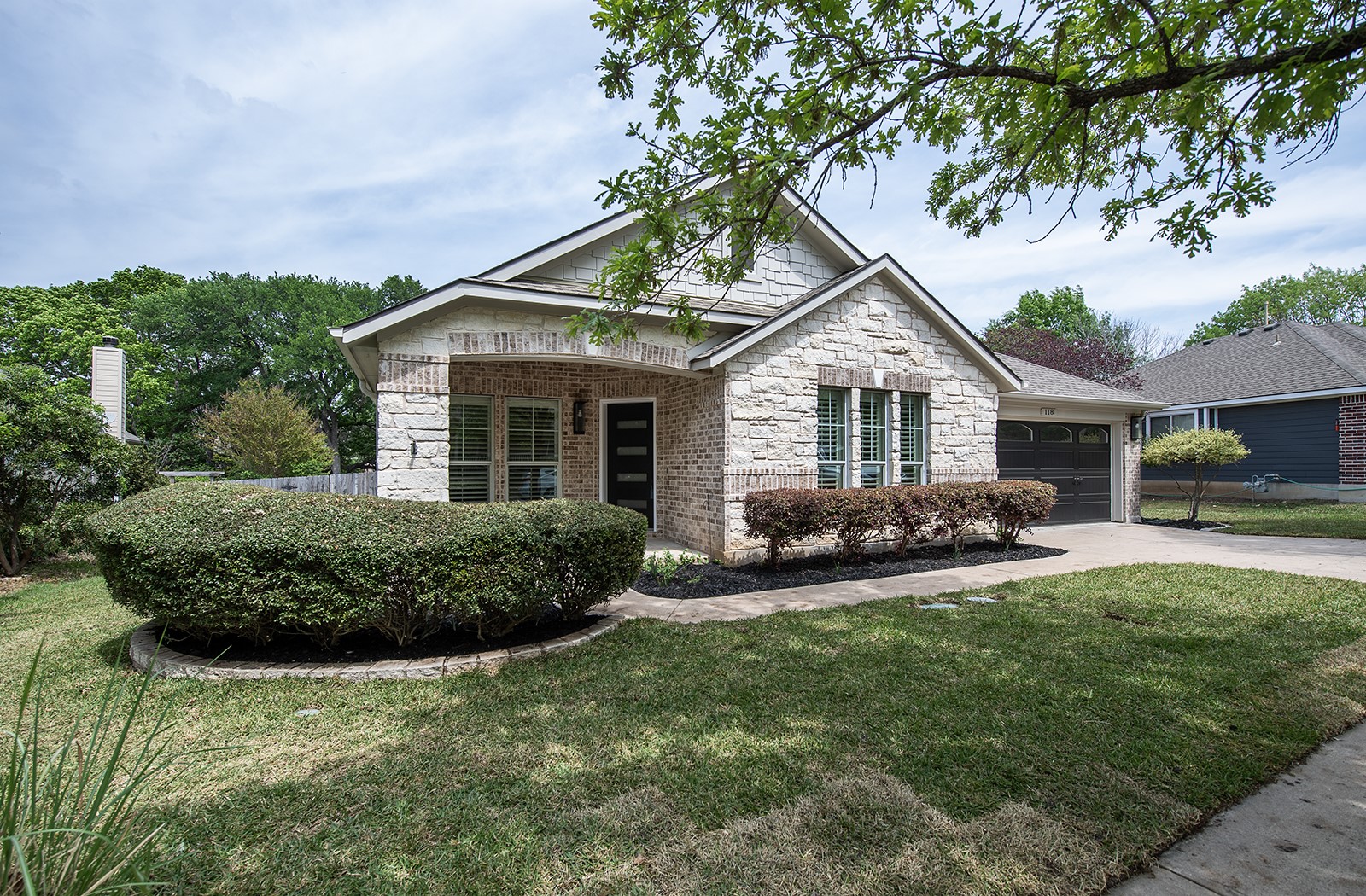 118 Chestnut Court Georgetown, TX 78633 - Photo 31 of 31 front view of a house with a yard