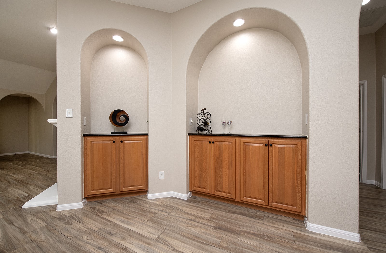 118 Chestnut Court Georgetown, TX 78633 - Photo 10 of 31 an entryway with wooden floor and a front door