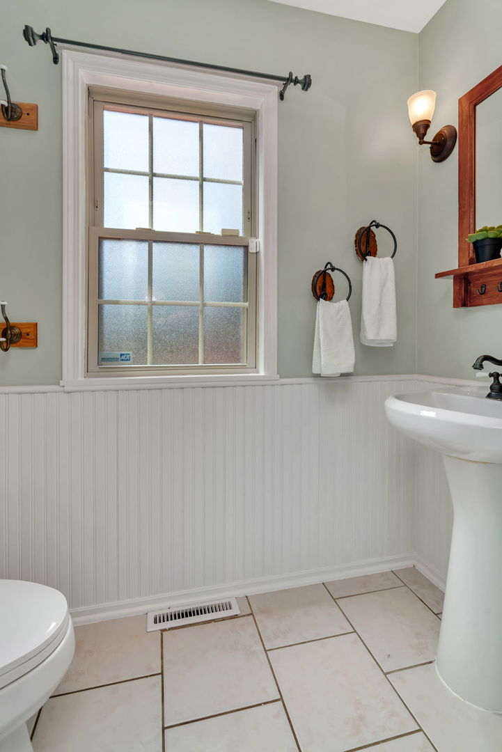 336 Brooklea Court Naperville, IL 60565 - Photo 28 of 39 a bathroom with a sink and a toilet