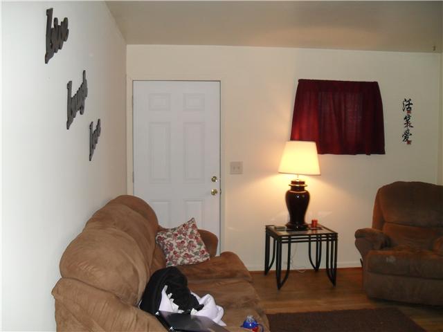 4631-4635 Lake Avenue Rochester, NY 14612 - Photo 11 of 18 Living Room